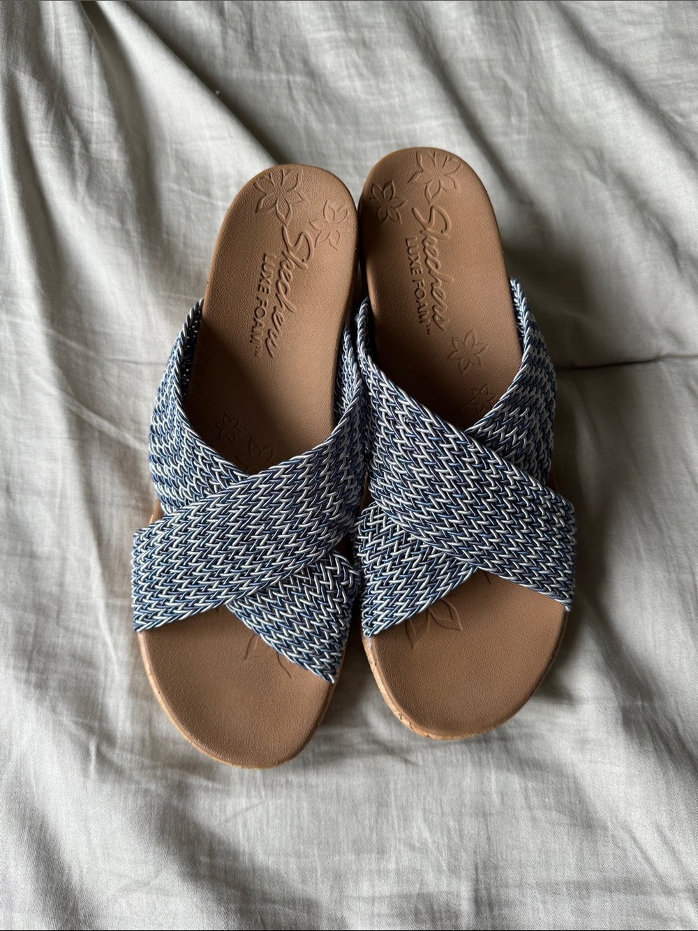 Skechers Luxe Foam Woven Crossband Slide Sandals in Blue and White size 11M